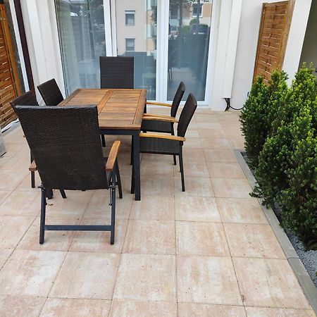 Eleonoras Ferienwohnung In Wuerzburg Stadt Mit Terrasse Im Erdgeschoss Inklusive Eigenen Parkplaetzen Vor Der Tuer Luaran gambar