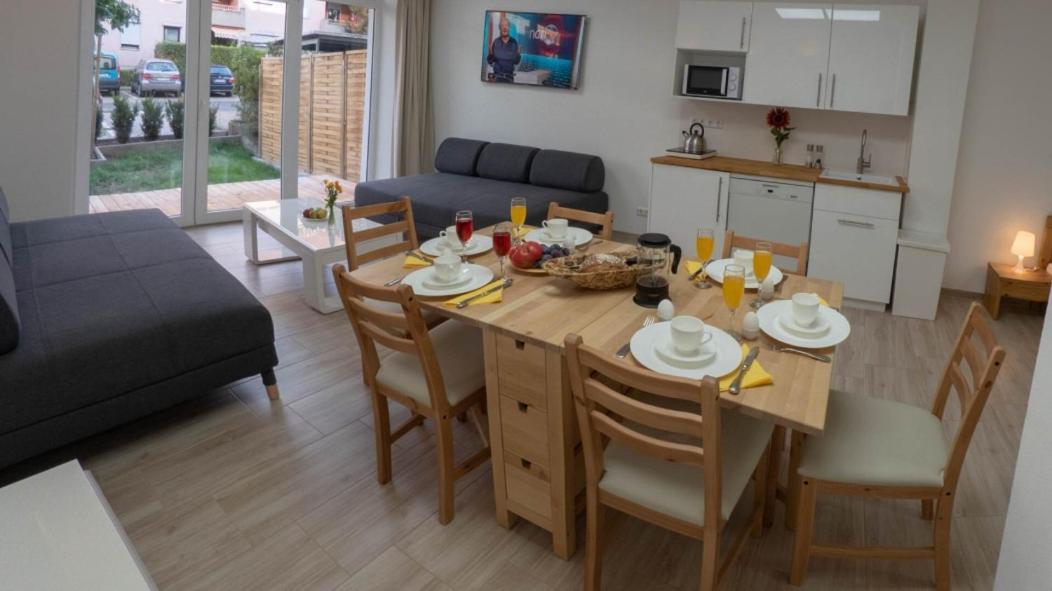Eleonoras Ferienwohnung In Wuerzburg Stadt Mit Terrasse Im Erdgeschoss Inklusive Eigenen Parkplaetzen Vor Der Tuer Luaran gambar